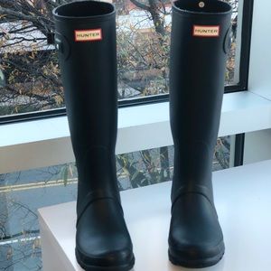 Hunter Rain Boots (Size 10, Tall, Matte, Black)
